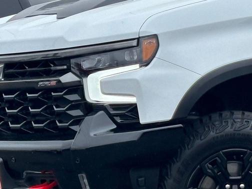 Summit White 2025 Chevrolet Silverado 1500 ZR2