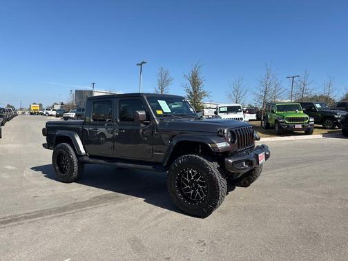 2021 Jeep Gladiator Overland