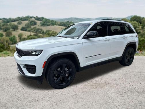 Bright White Clearcoat 2023 Jeep Grand Cherokee Altitude
