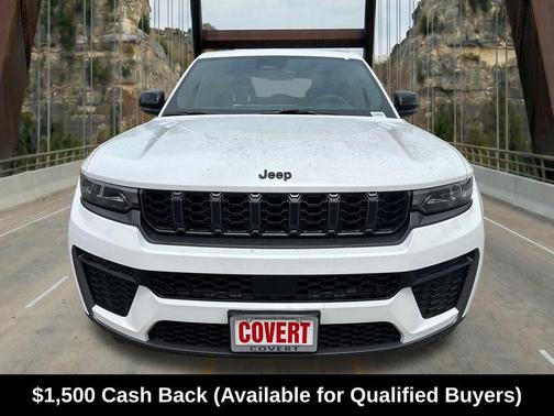 Bright White Clearcoat 2026 Jeep Grand Cherokee Laredo