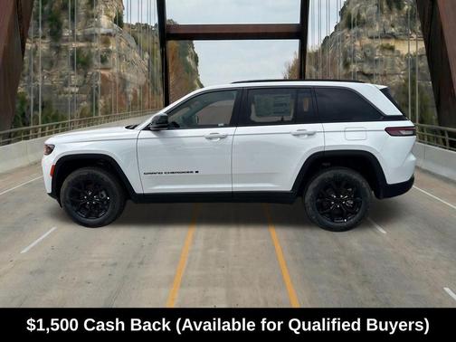 Bright White Clearcoat 2026 Jeep Grand Cherokee Laredo