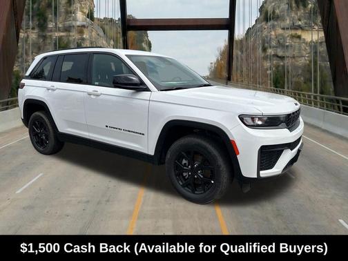 Bright White Clearcoat 2026 Jeep Grand Cherokee Laredo