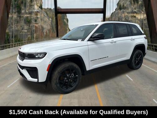Bright White Clearcoat 2026 Jeep Grand Cherokee Laredo