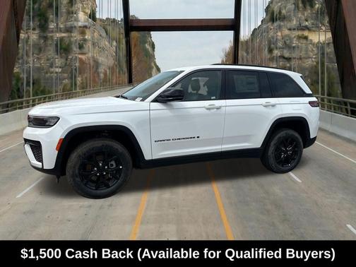 Bright White Clearcoat 2026 Jeep Grand Cherokee Laredo