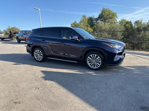 2022 Toyota Highlander Platinum