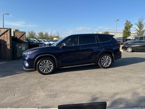 2022 Toyota Highlander Platinum