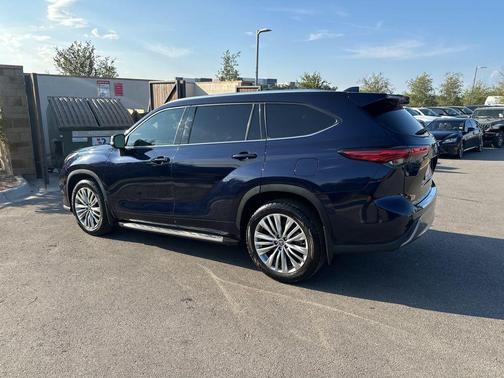 2022 Toyota Highlander Platinum