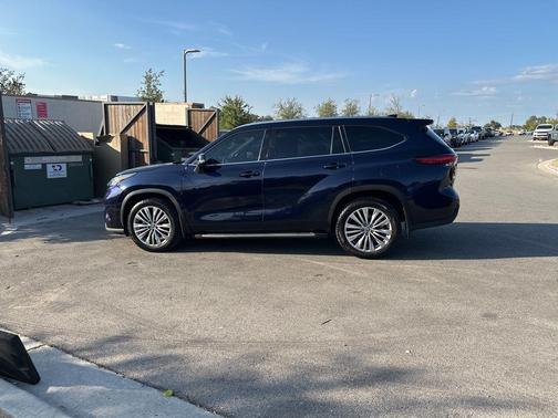 2022 Toyota Highlander Platinum