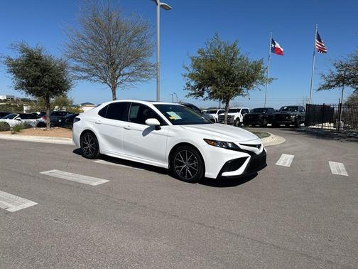 2024 Toyota Camry SE