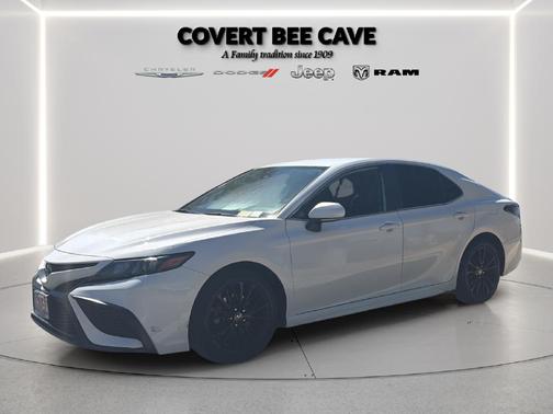 White 2022 Toyota Camry SE