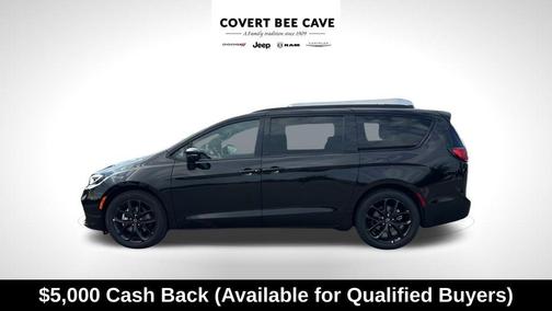 Diamond Black 2026 Chrysler Pacifica Limited