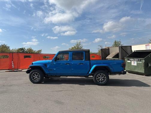 Hydro Blue Pearlcoat 2026 Jeep Gladiator Sport