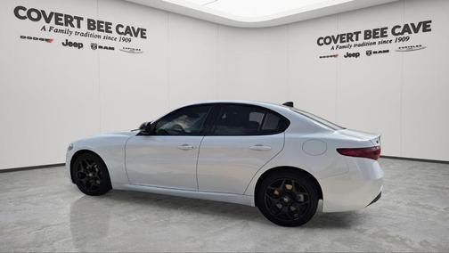 2021 Alfa Romeo Giulia Base