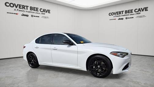 2021 Alfa Romeo Giulia Base