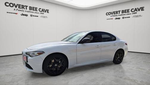 2021 Alfa Romeo Giulia Base