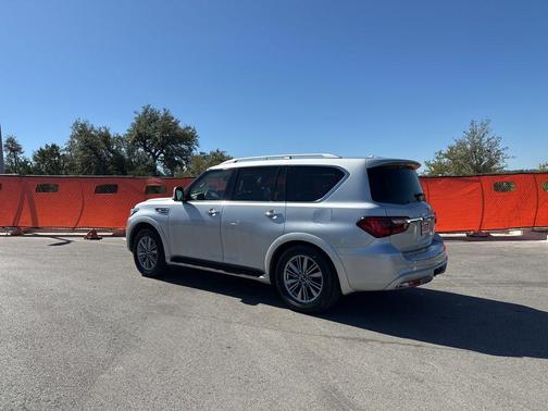 2023 INFINITI QX80 Luxe