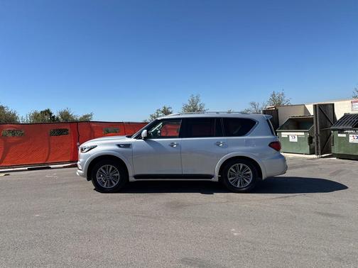 2023 INFINITI QX80 Luxe