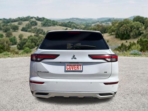 White Diamond 2024 Mitsubishi Outlander SE Black Edition