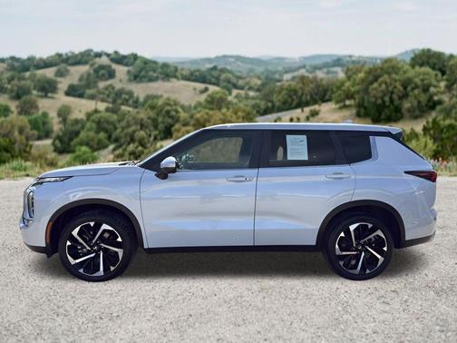 White Diamond 2024 Mitsubishi Outlander SE Black Edition