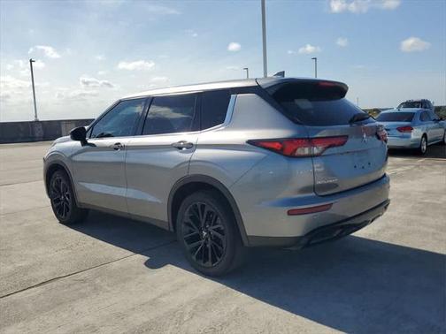 2022 Mitsubishi Outlander Black Edition