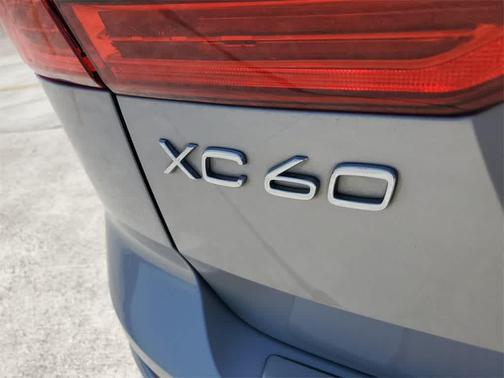 2022 Volvo XC60 Recharge Plug-In Hybrid INSCRIPTION