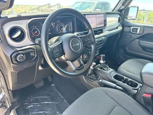 2024 Jeep Gladiator Sport