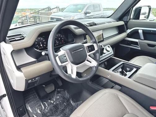 2024 Land Rover Defender 110 X-Dynamic SE