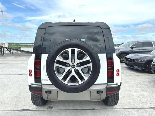 2024 Land Rover Defender 110 X-Dynamic SE