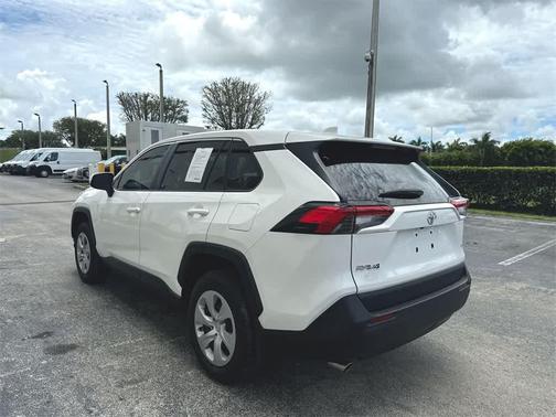 2024 Toyota RAV4 LE