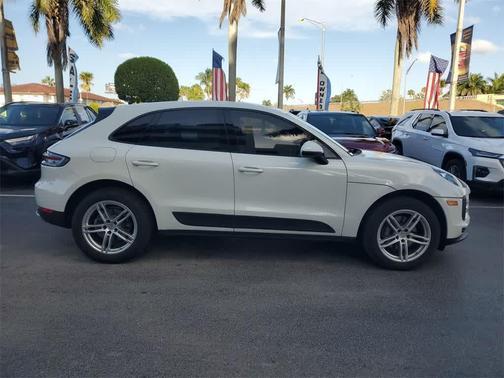 2020 Porsche Macan Base