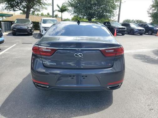 2017 Kia Cadenza Technology