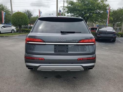 2025 Audi Q7 45 Premium