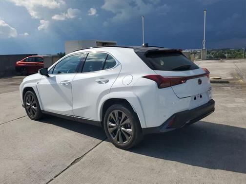 2024 Lexus UX 250h F SPORT Design