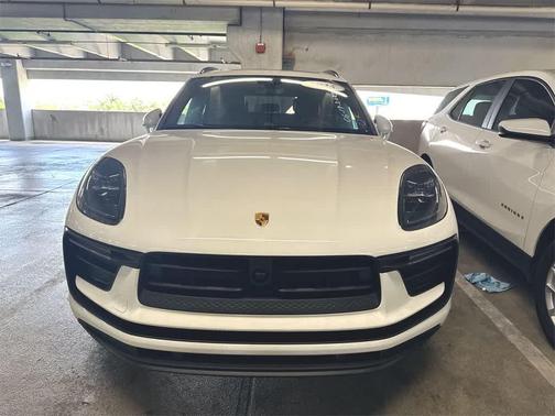 2025 Porsche Macan Base