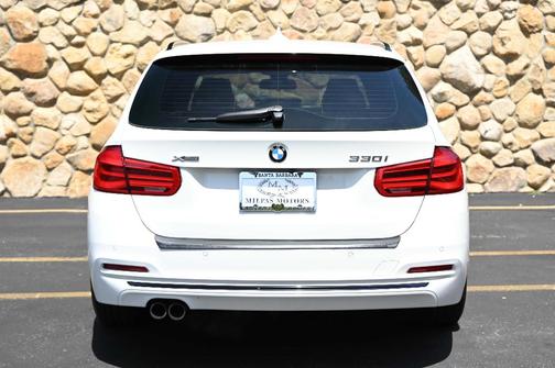 2019 BMW 330 i xDrive