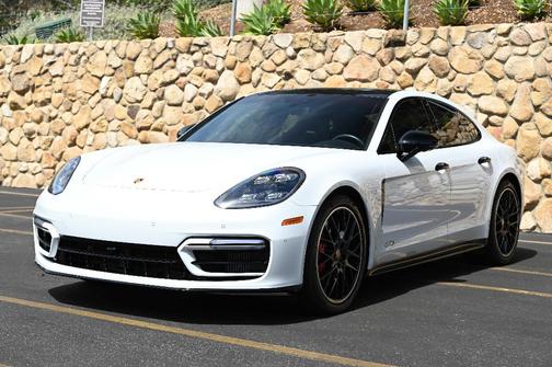 2022 Porsche Panamera GTS