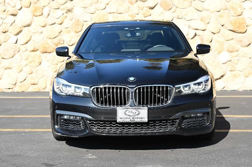 2019 BMW 740 i