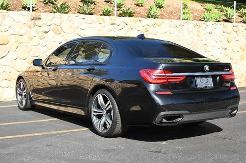 2019 BMW 740 i