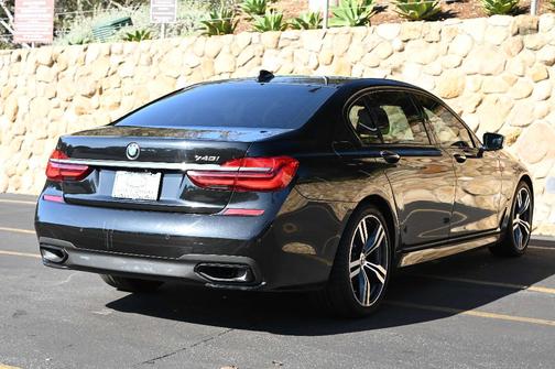 2019 BMW 740 i
