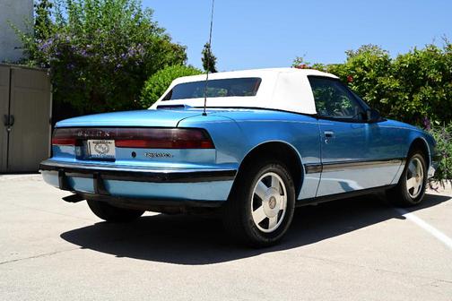 1990 Buick Reatta Base