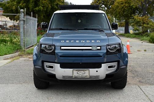 2023 Land Rover Defender SE