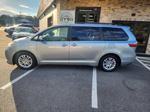 2015 Toyota Sienna XLE