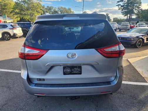 2015 Toyota Sienna XLE