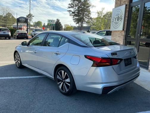 2021 Nissan Altima 2.5 SV