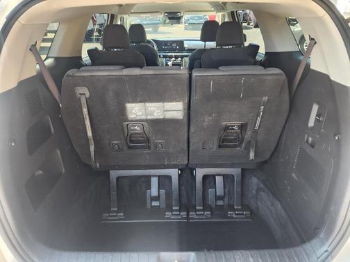 2022 Kia Carnival LX