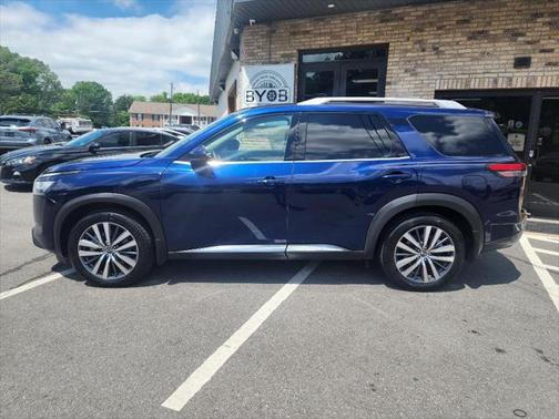 2022 Nissan Pathfinder Platinum 2WD