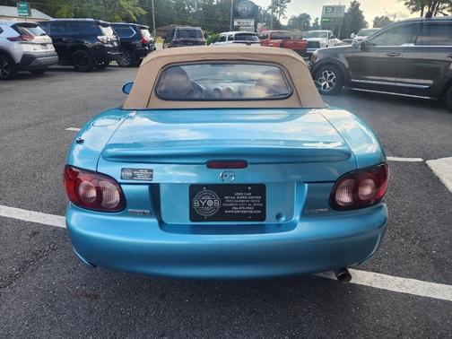 2002 Mazda MX-5 Miata Base