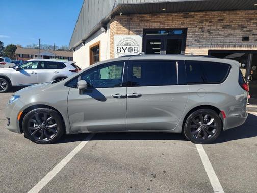 2020 Chrysler Pacifica Touring-L Plus