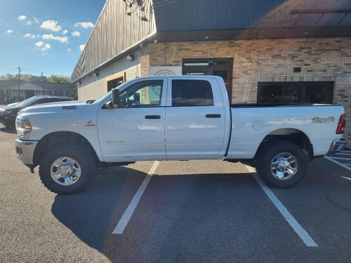 2020 RAM 2500 Tradesman Crew Cab 4X4 6'4' Box