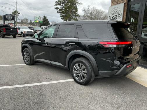 2023 Nissan Pathfinder S FWD